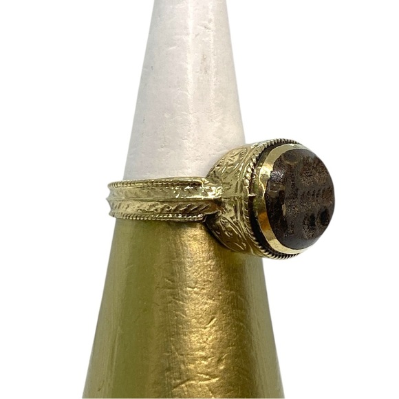 Antique/Vintage Ornate Shiny Brass Butterfly Intaglio Ring w. Brown Oval Stone - Picture 10 of 10